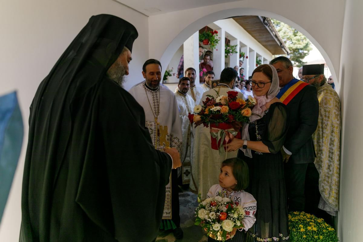 PS Nichifor Botoșăneanul a sfințit casa socială și clopotnița din Dumitreștii Gălății / Foto: pr. Silviu Cluci