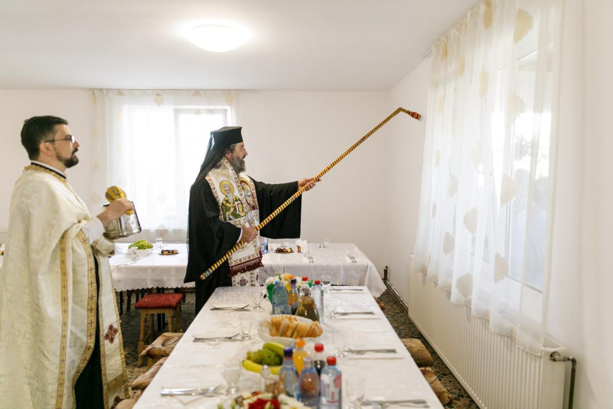 PS Nichifor Botoșăneanul a sfințit casa socială și clopotnița din Dumitreștii Gălății / Foto: pr. Silviu Cluci