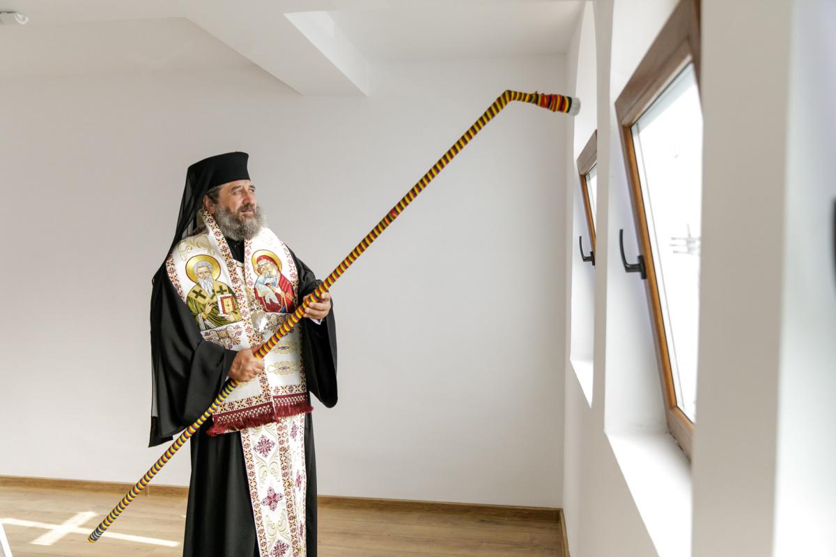 PS Nichifor Botoșăneanul a sfințit casa socială și clopotnița din Dumitreștii Gălății / Foto: pr. Silviu Cluci